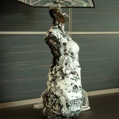 Lampada Da Tavolo Pensami In Ceramica Bianca E Paralume In Tessuto Nero