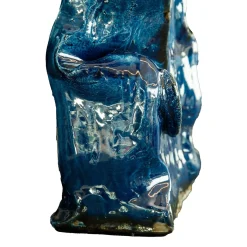 Lampada Da Tavolo Pensiero In Ceramica Blu E Paralume In Tessuto Bianco