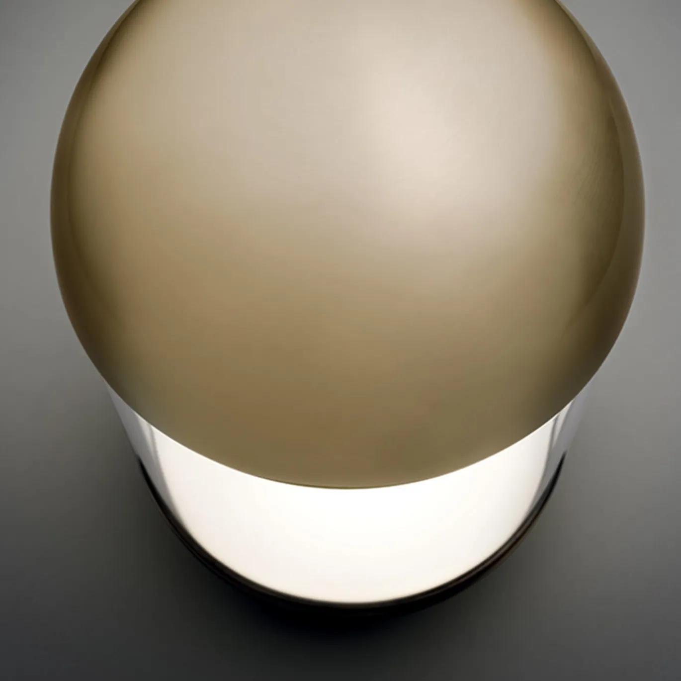 Lampada da tavolo Pillola Oro di Parisotto + Formenton