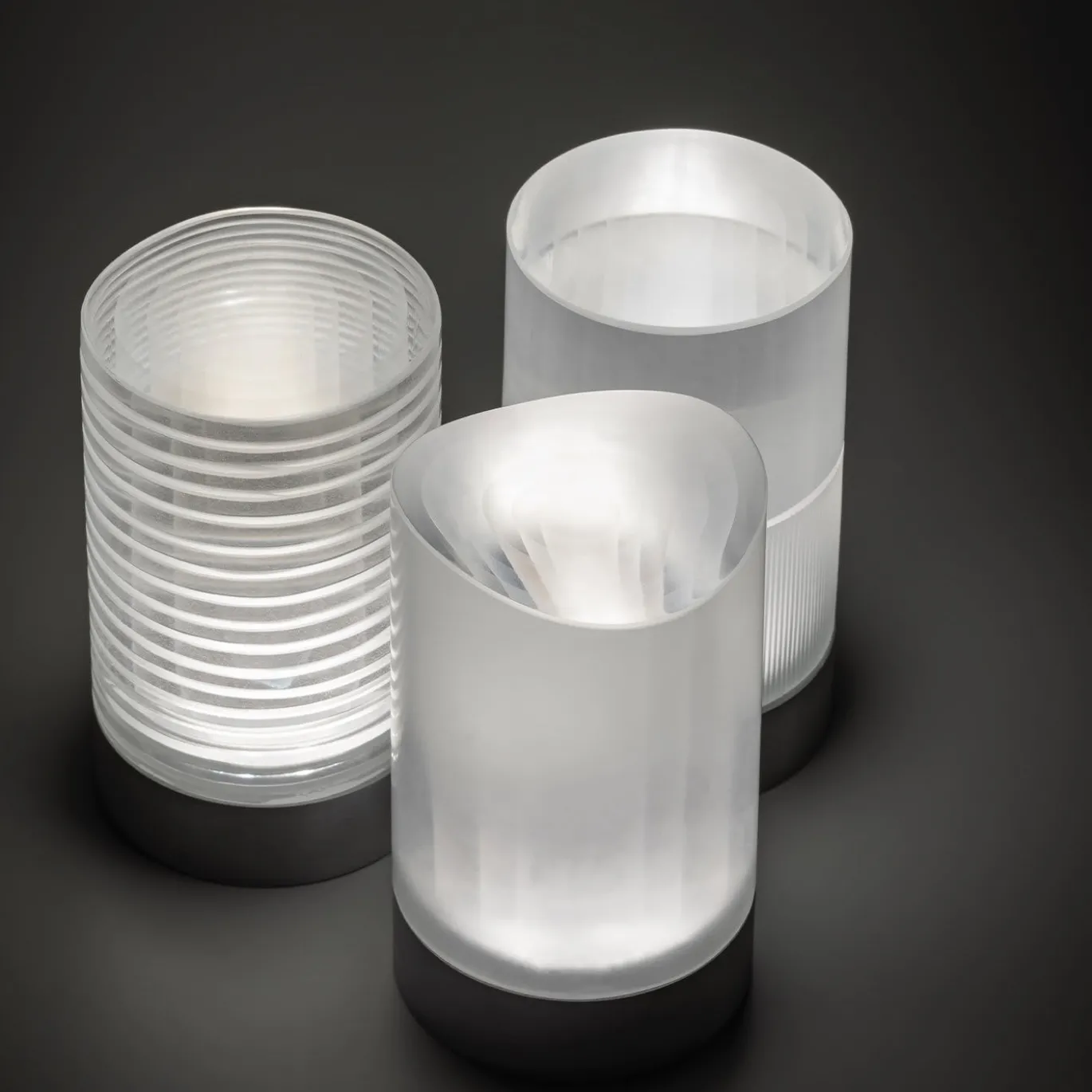 Lampada da tavolo ricaricabile Haute Stripe di Federico Peri