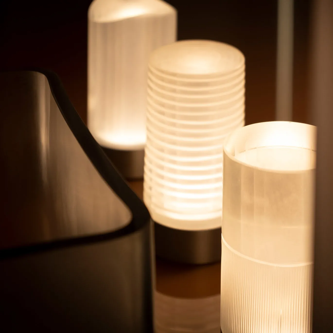 Lampada da tavolo ricaricabile Haute Stripe di Federico Peri