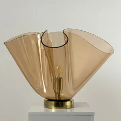 Lampada da Tavolo Scultorea Fazzoletto Rosa in Vetro