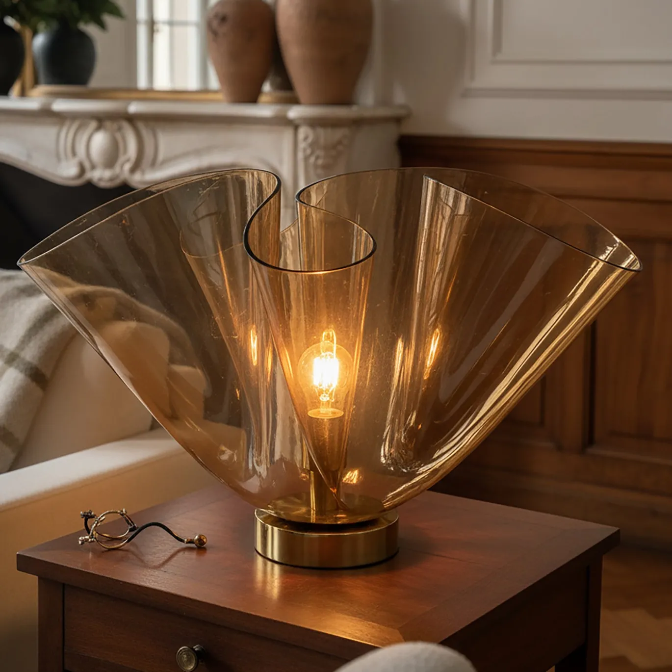 Lampada da Tavolo Scultorea Fazzoletto Rosa in Vetro