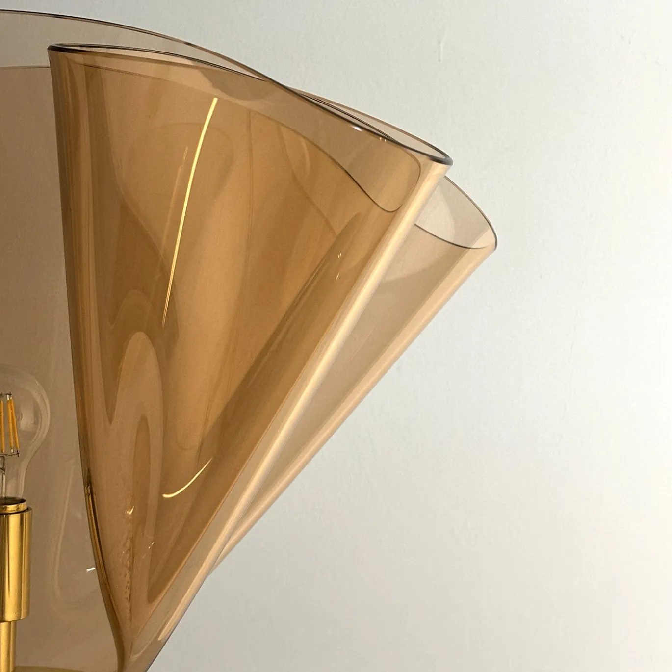 Lampada da Tavolo Scultorea Fazzoletto Rosa in Vetro