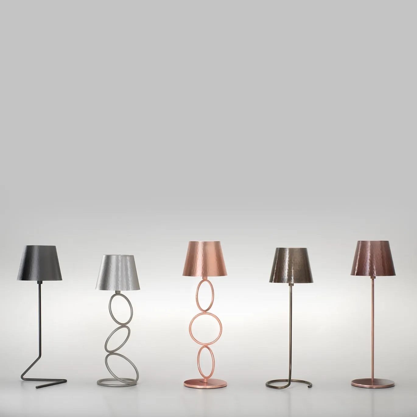Lampada da tavolo senza fili Mizar Rings in rame e ottone di I. Harari