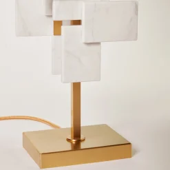 Lampada da tavolo Tiles in marmo di Carrara e ottone satinato
