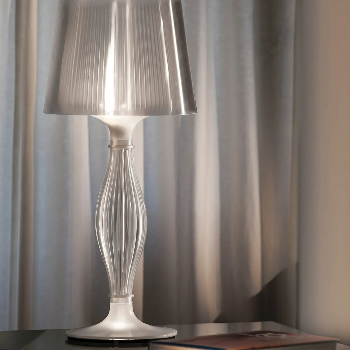 Lampada da tavolo trasparente Liza