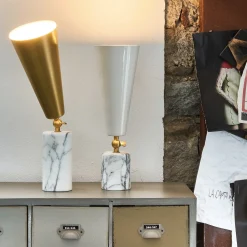 Lampada da tavolo Vox Alta di Lorenza Bozzoli in marmo di Carrara