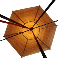 Lampada da terra a nido d'ape con paralume in lana
