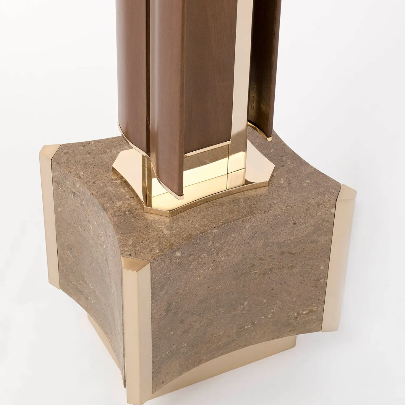 Lampada da terra Anima in legno di noce e base in marmo
