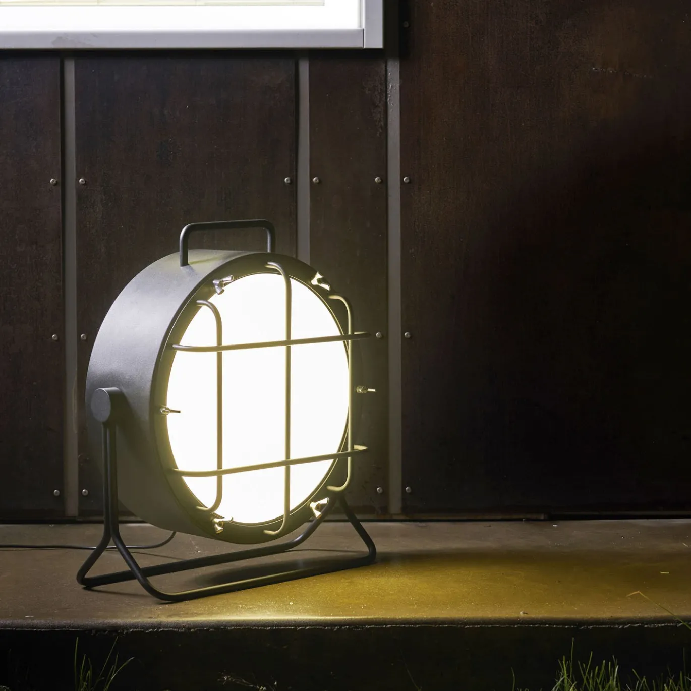 Lampada da terra Cantiere Black di Alberto Ghirardello