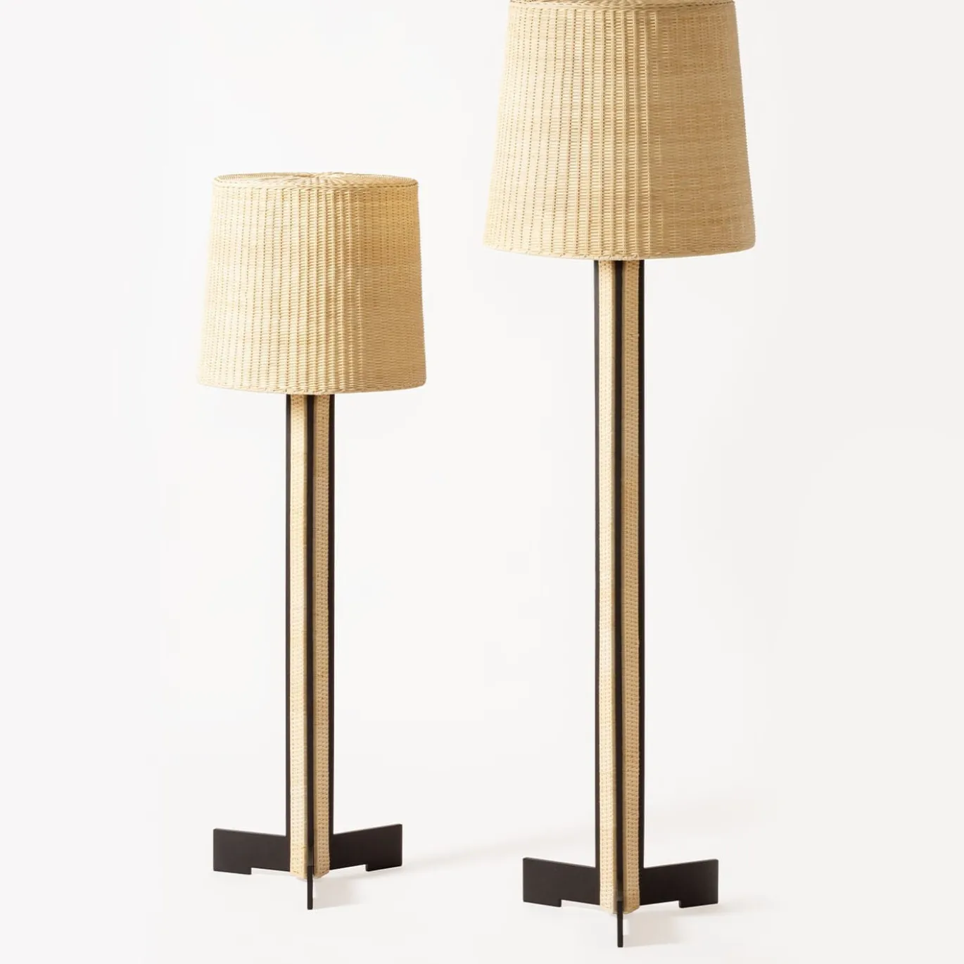 Lampada da terra corta in rattan Rhapsody
