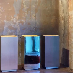 Lampada da terra Cubo 400 in ottone bronzato chiaro di Marco Pollice