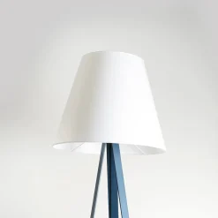 Lampada da terra Etrè di Alberto Caramello