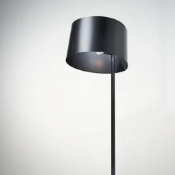 Lampada da terra Flamenco Black di Meneghello Paolelli Associati