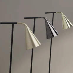 Lampada da terra Gordon Black di Corrado Dotti