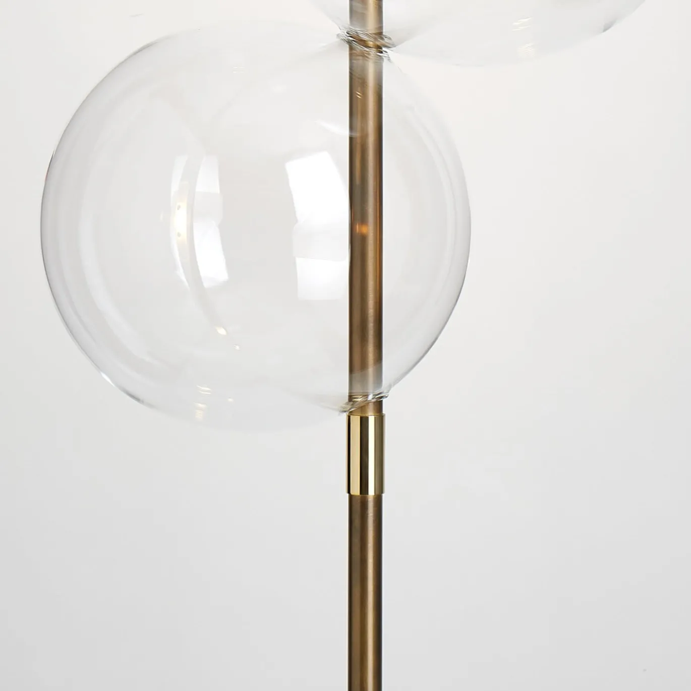 Lampada da terra Grandine a cinque luci in ottone invecchiato