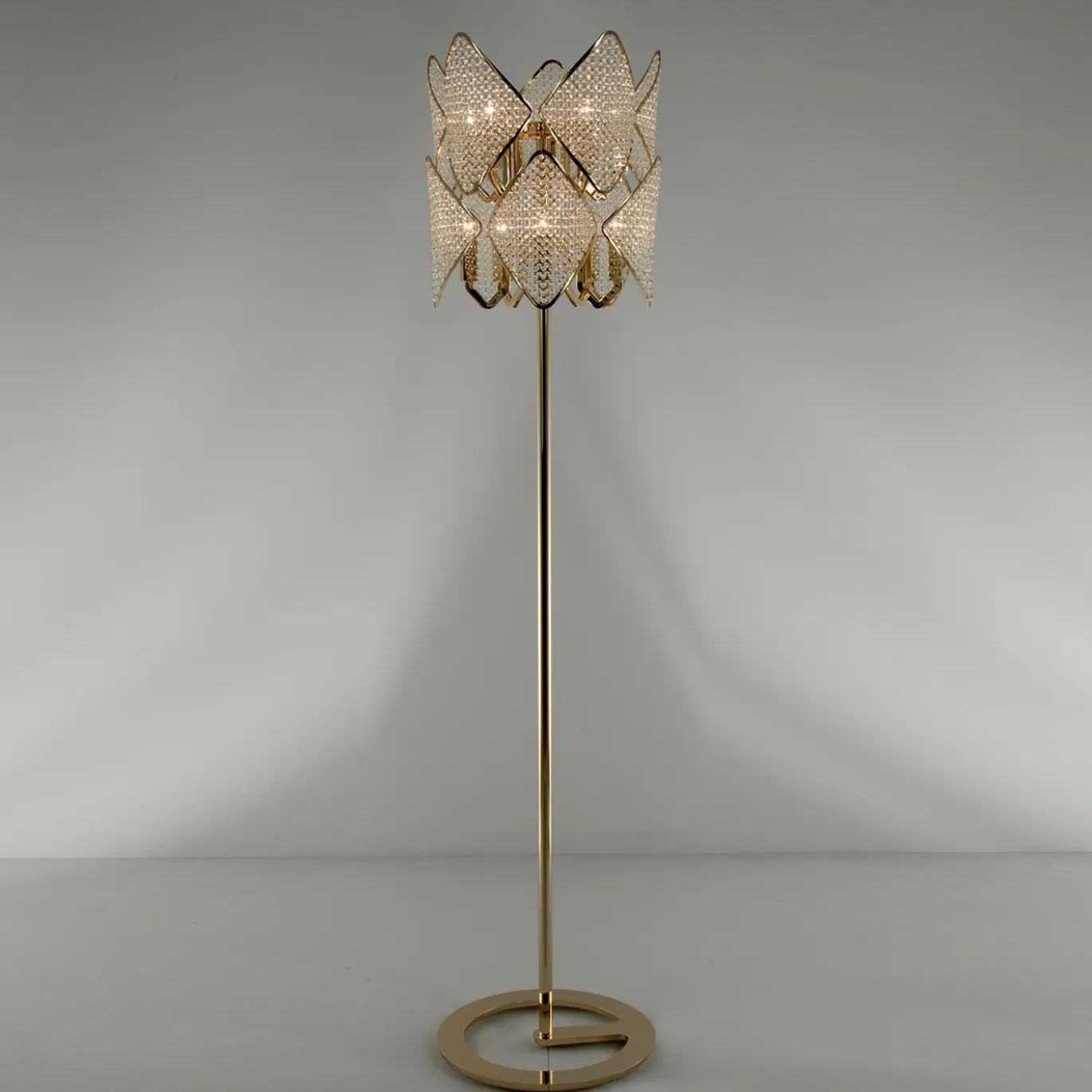 Lampada da terra Holly di Roberto Lazzeroni