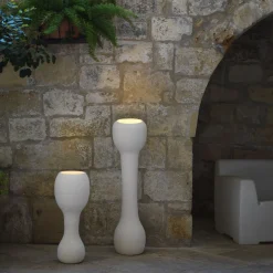 Lampada da terra Lalo S Lecce in pietra calcarea di Renzo Buttazzo
