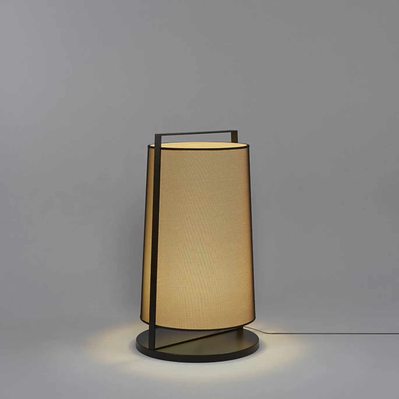 Lampada da terra Macao Beige di Corrado Dotti