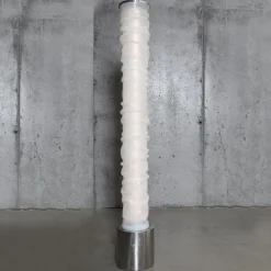 Lampada da terra Medusa alta in resina bianca con base in metallo