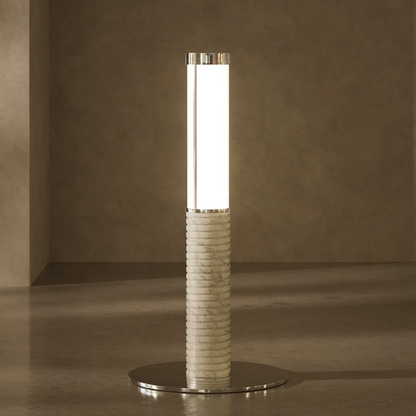 Lampada da terra Needle Piccola in marmo Carrara di Marco Piva