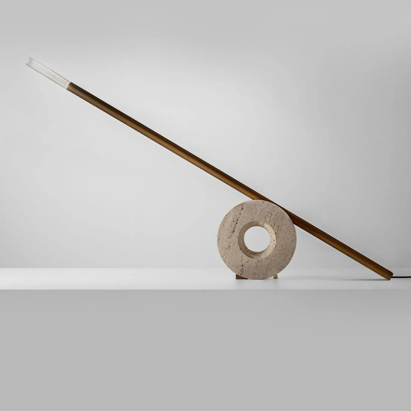 Lampada da terra Nomos