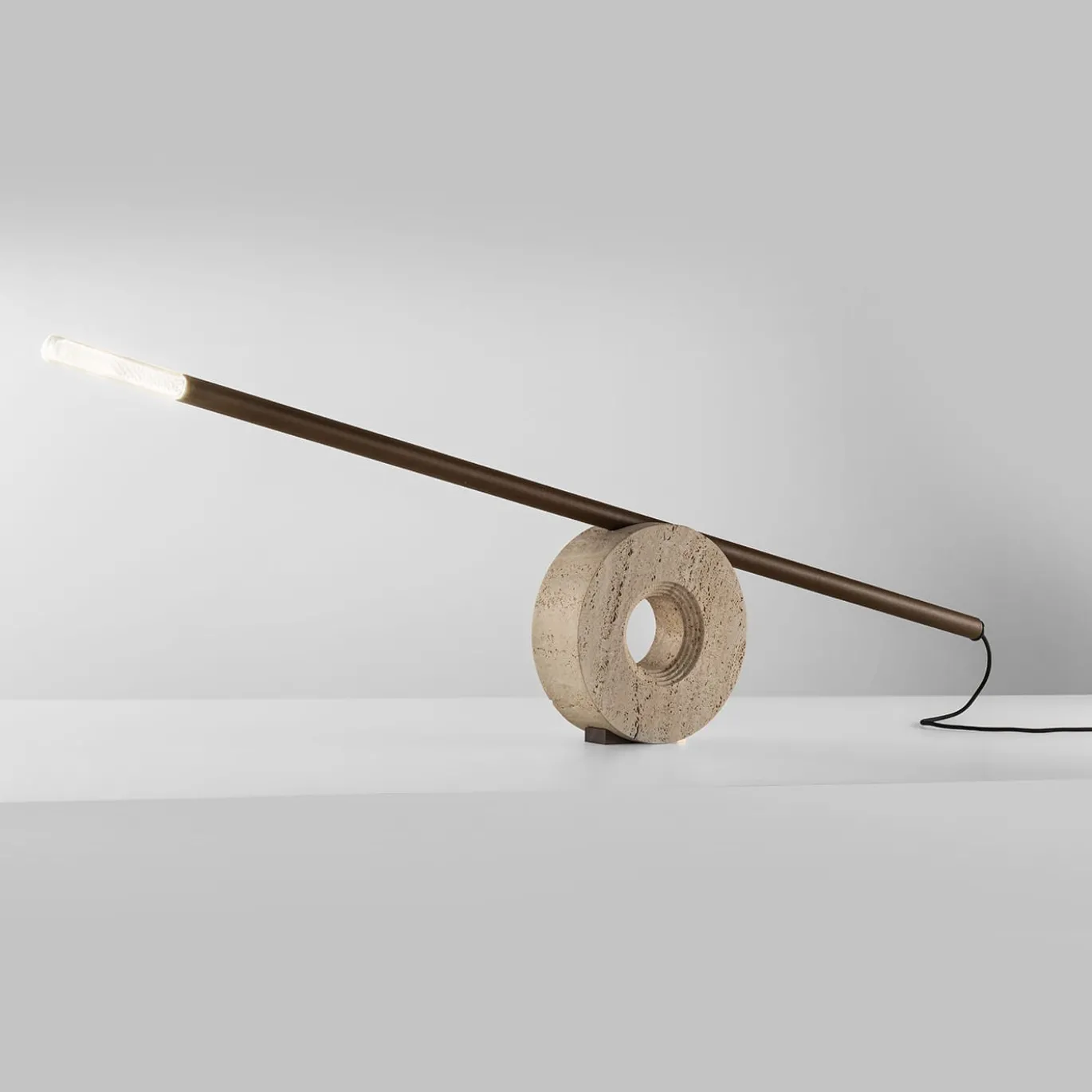 Lampada da terra Nomos