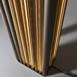 Lampada da terra Numa