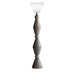 Lampada da terra Pieces in marmo di Carrara di Ashley Gadeova