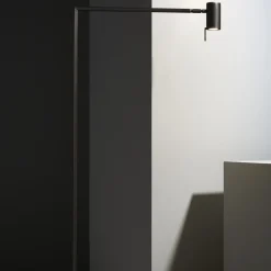 Lampada da Terra Rectus in Ottone Nero