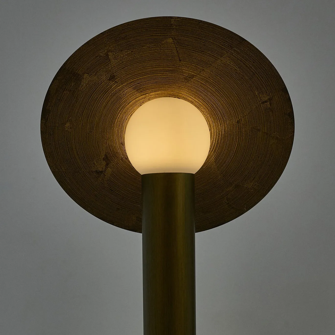 Lampada da terra Saturno in resina bronzo spazzolata