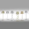 Lampada d'oro #2 di Itamar Harari
