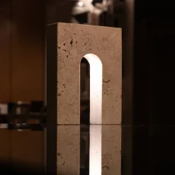 Lampada Portatile Roma in Travertino di Giotto Pagani