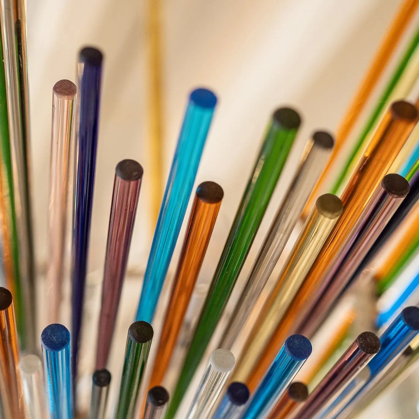 Lampadario a 6 luci a bastoni in vetro policromo