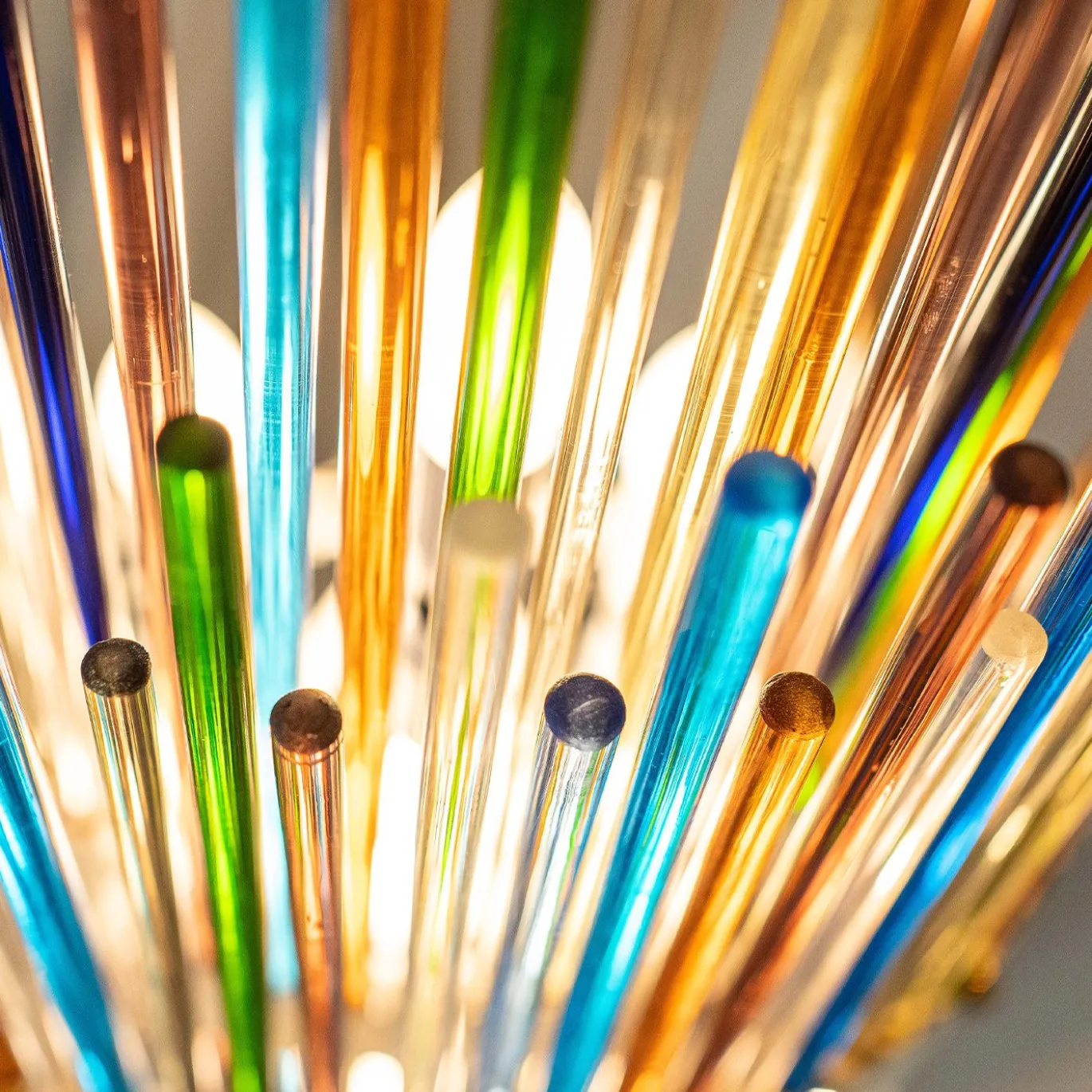 Lampadario a 6 luci a bastoni in vetro policromo
