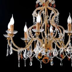 Lampadario a 8 luci in metallo con foglia d'oro anticata e cristallo