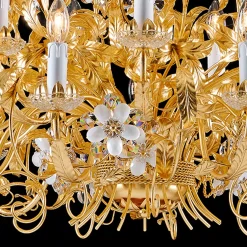 Lampadario a 18 luci in metallo con foglia d'oro e cristallo