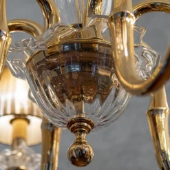 Lampadario a 6 luci in oro e cristallo con paralumi in organza