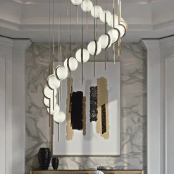 Lampadario a spirale Jupiter con struttura dorata