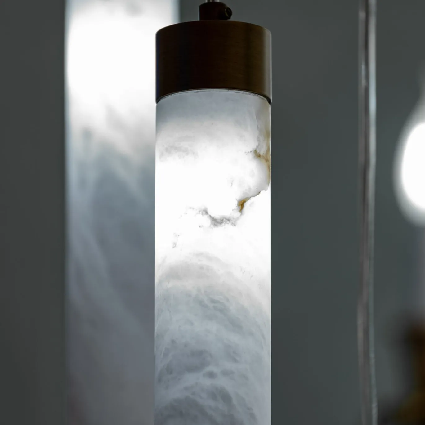 Lampadario a tubi e sfere