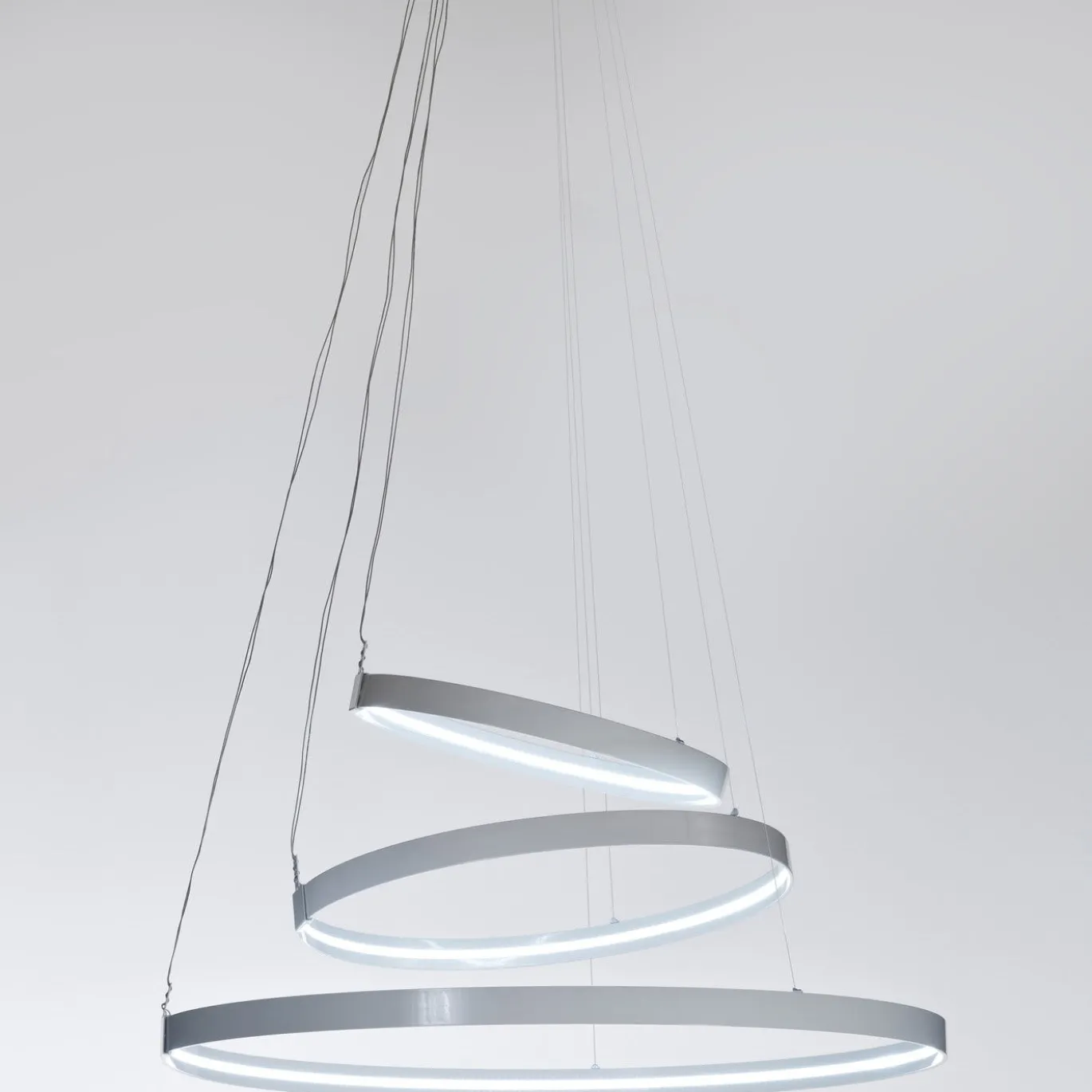 Lampadario bianco Rings Orizzontale di Valerio Cometti - V12 Design