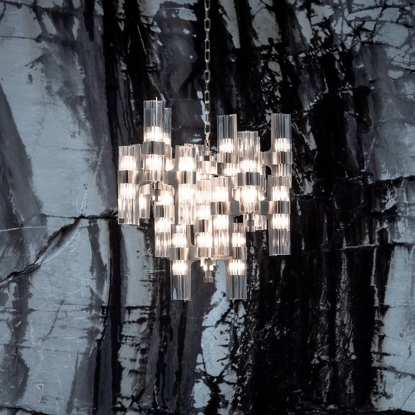 Lampadario Eterea in cristallo grigio fumo di Emanuela Benedetti