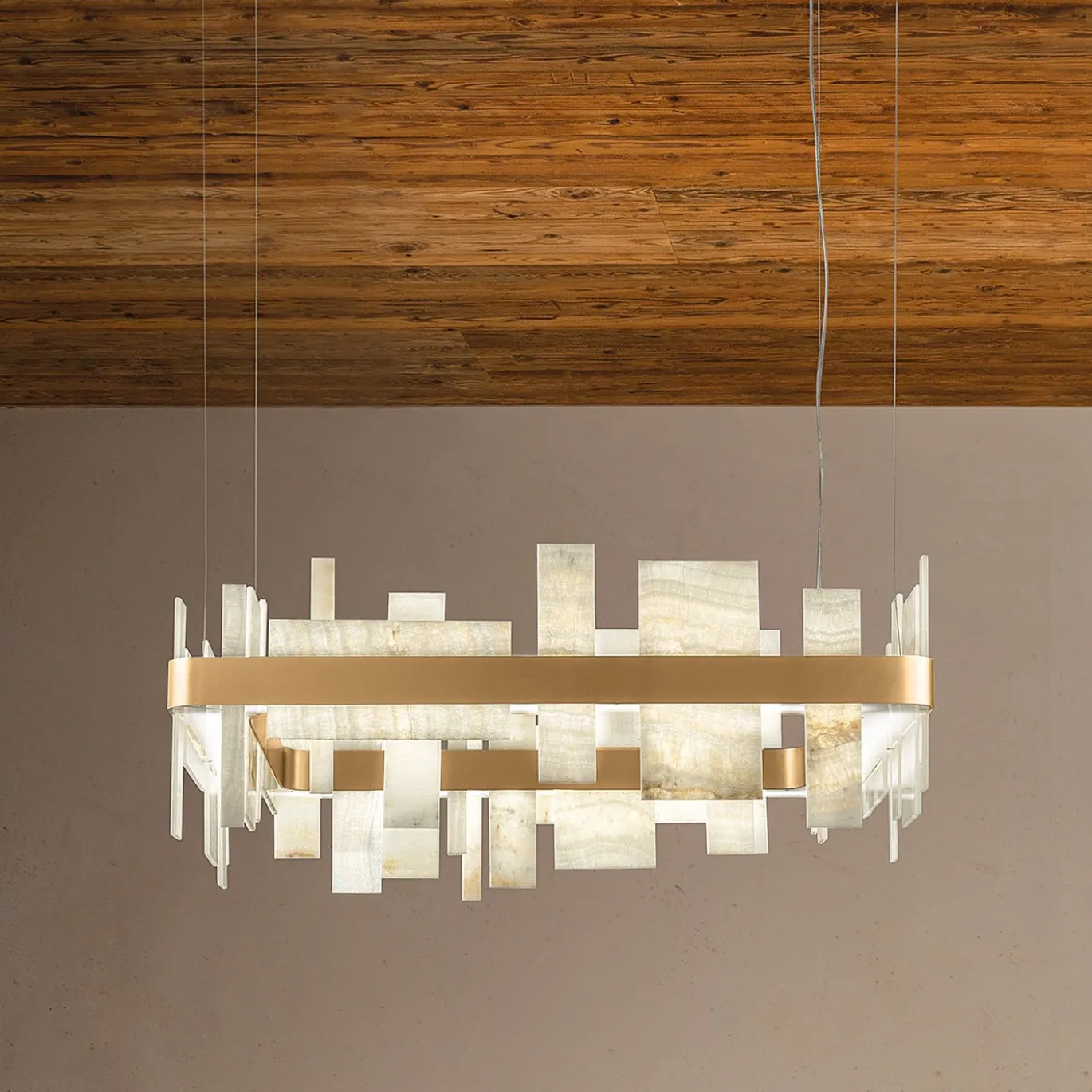 Lampadario Honice S80 in onice e metallo con finitura oro