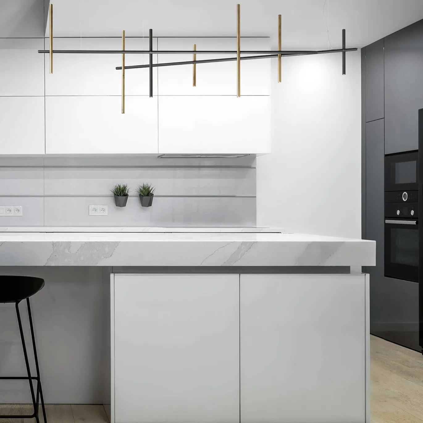 Lampadario Miu in corten brunito e oro anticato