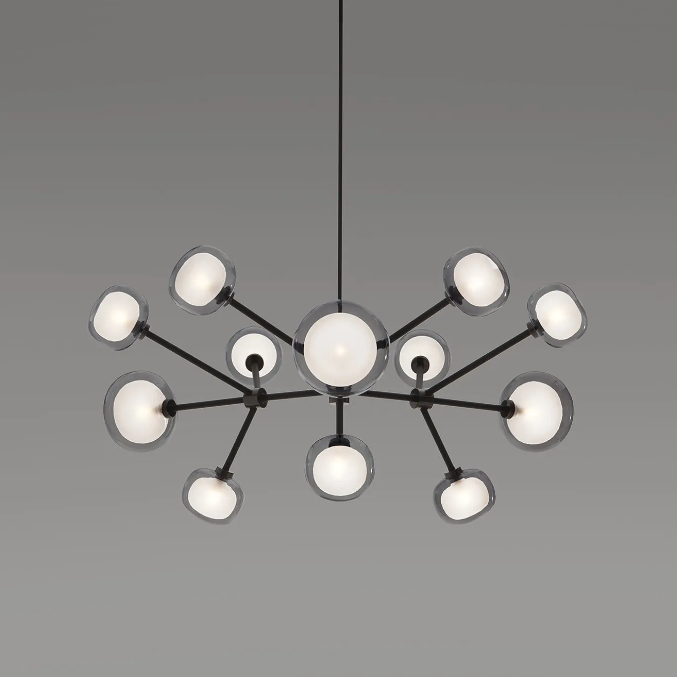 Lampadario Nabila a 12 luci in vetro fumé di Corrado Dotti