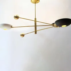 Lampadario Orbitale Compatto in Ottone con 3 bracci bilanciati rotanti