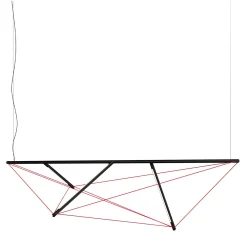 Lampadario orizzontale in metallo con bande elastiche rosse