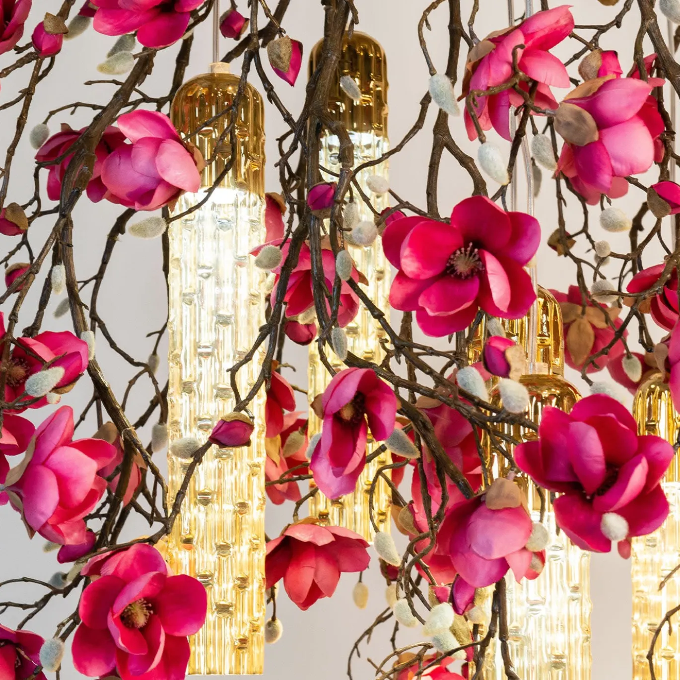 Lampadario rotondo grande Flower Power Magnolia rosa e oro