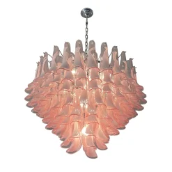 Lampadario Selle con petali di vetro rosa